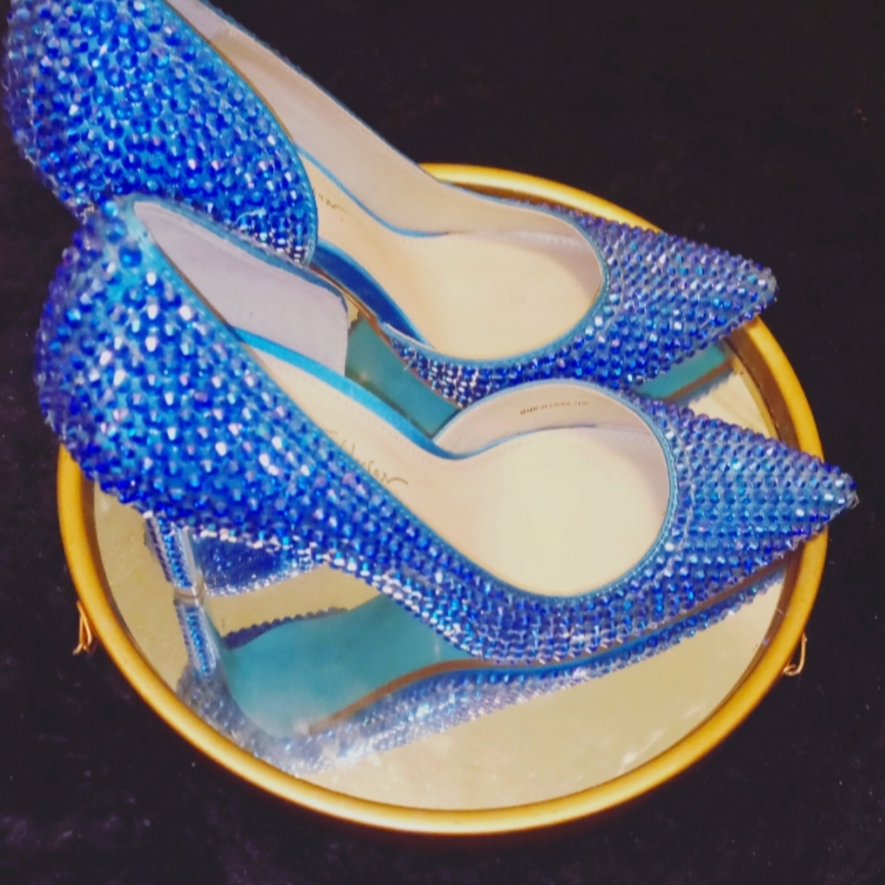 NEW Betsey Johnson blue crystals Hazil pump sz7.5